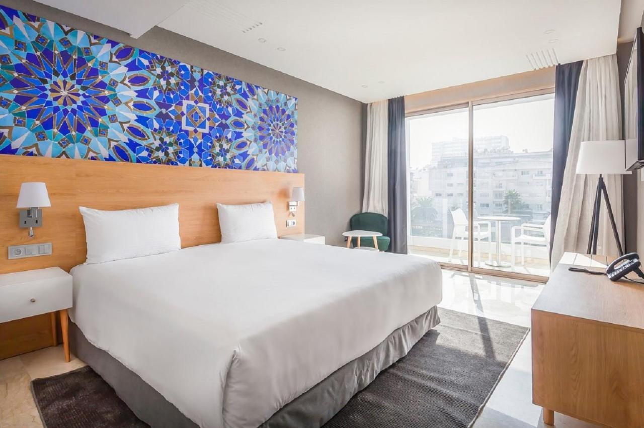 Mid Town Hotel